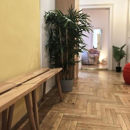 Unwind In Style W Sauna Dsgn 2Br Home Budapest Luaran gambar