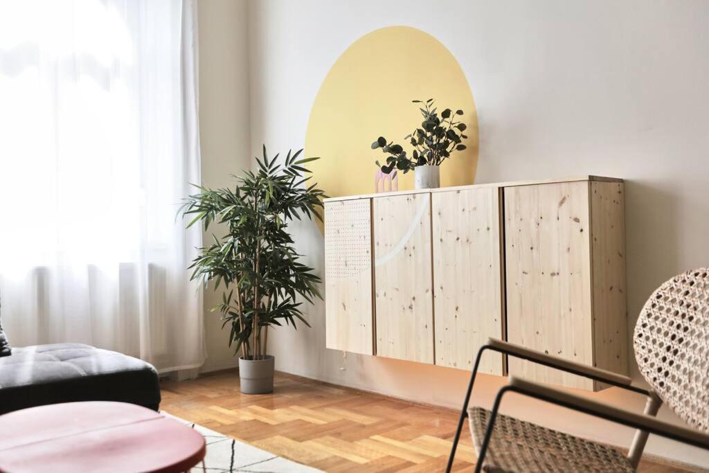 Unwind In Style W Sauna Dsgn 2Br Home Budapest Luaran gambar