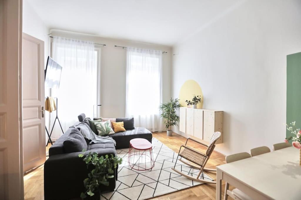 Unwind In Style W Sauna Dsgn 2Br Home Budapest Luaran gambar