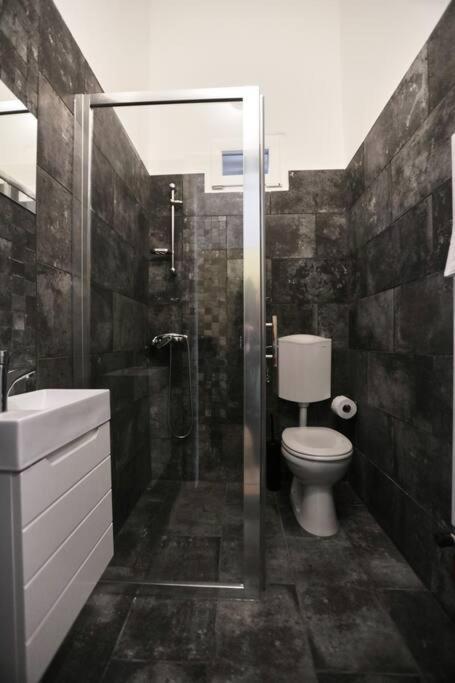Unwind In Style W Sauna Dsgn 2Br Home Budapest Luaran gambar