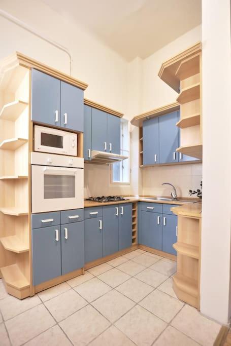 Unwind In Style W Sauna Dsgn 2Br Home Budapest Luaran gambar