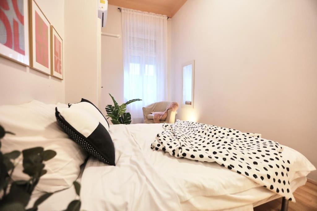 Unwind In Style W Sauna Dsgn 2Br Home Budapest Luaran gambar