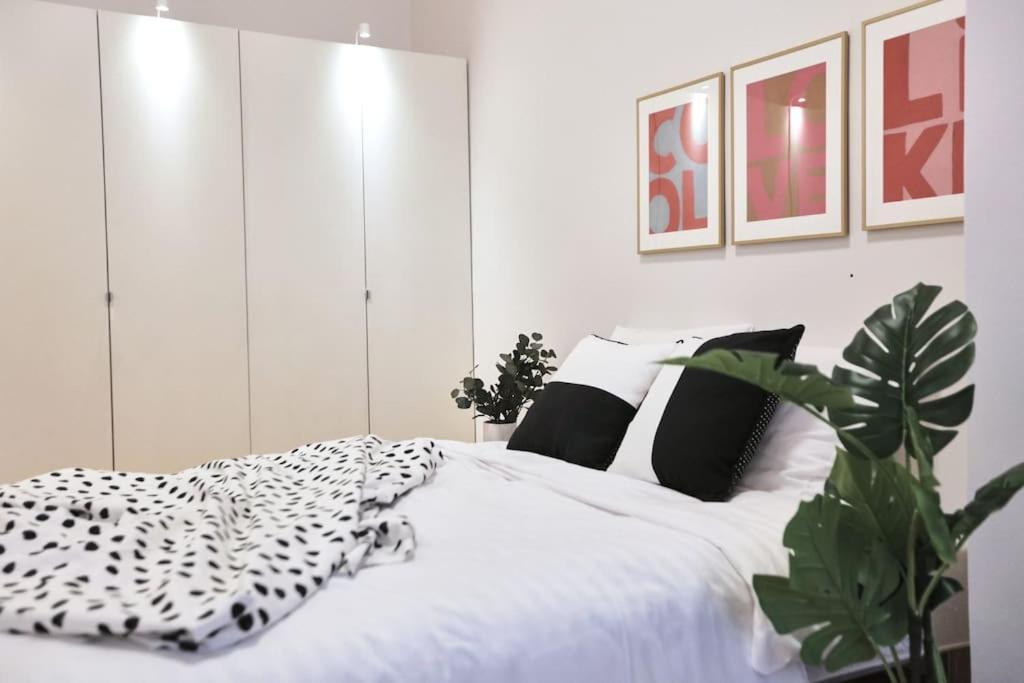 Unwind In Style W Sauna Dsgn 2Br Home Budapest Luaran gambar