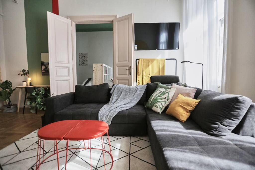 Unwind In Style W Sauna Dsgn 2Br Home Budapest Luaran gambar