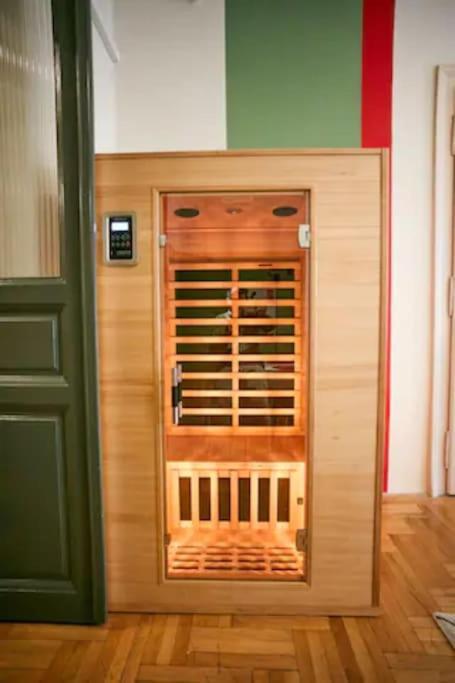 Unwind In Style W Sauna Dsgn 2Br Home Budapest Luaran gambar
