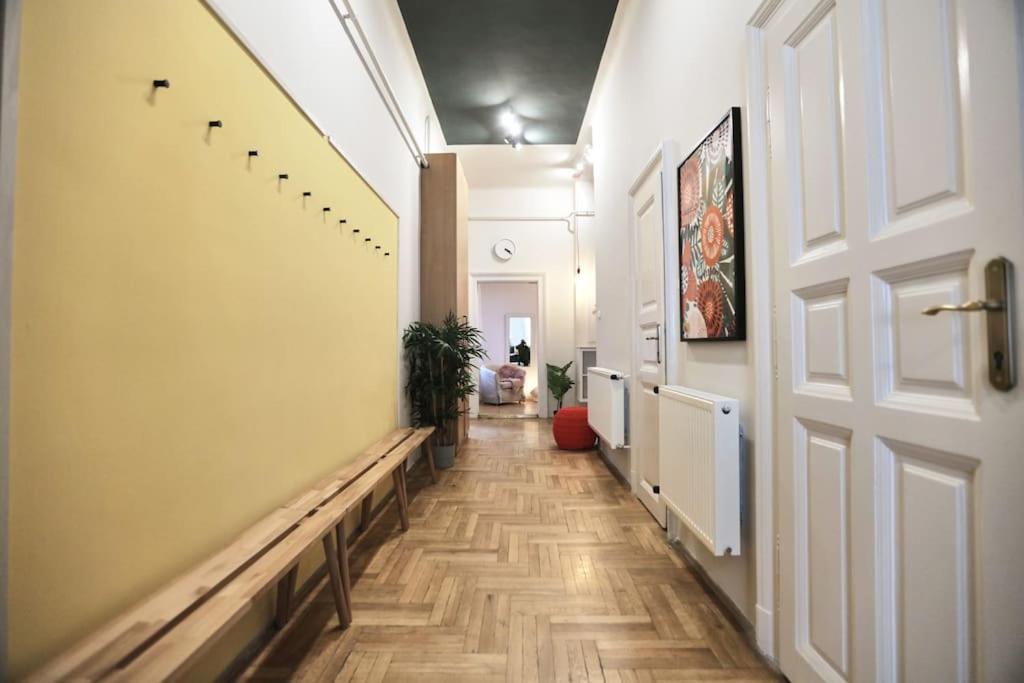 Unwind In Style W Sauna Dsgn 2Br Home Budapest Luaran gambar