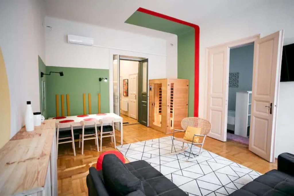Unwind In Style W Sauna Dsgn 2Br Home Budapest Luaran gambar