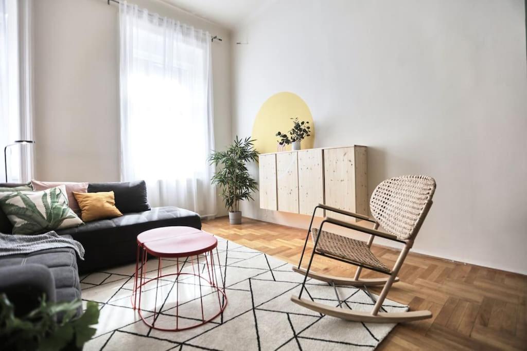 Unwind In Style W Sauna Dsgn 2Br Home Budapest Luaran gambar