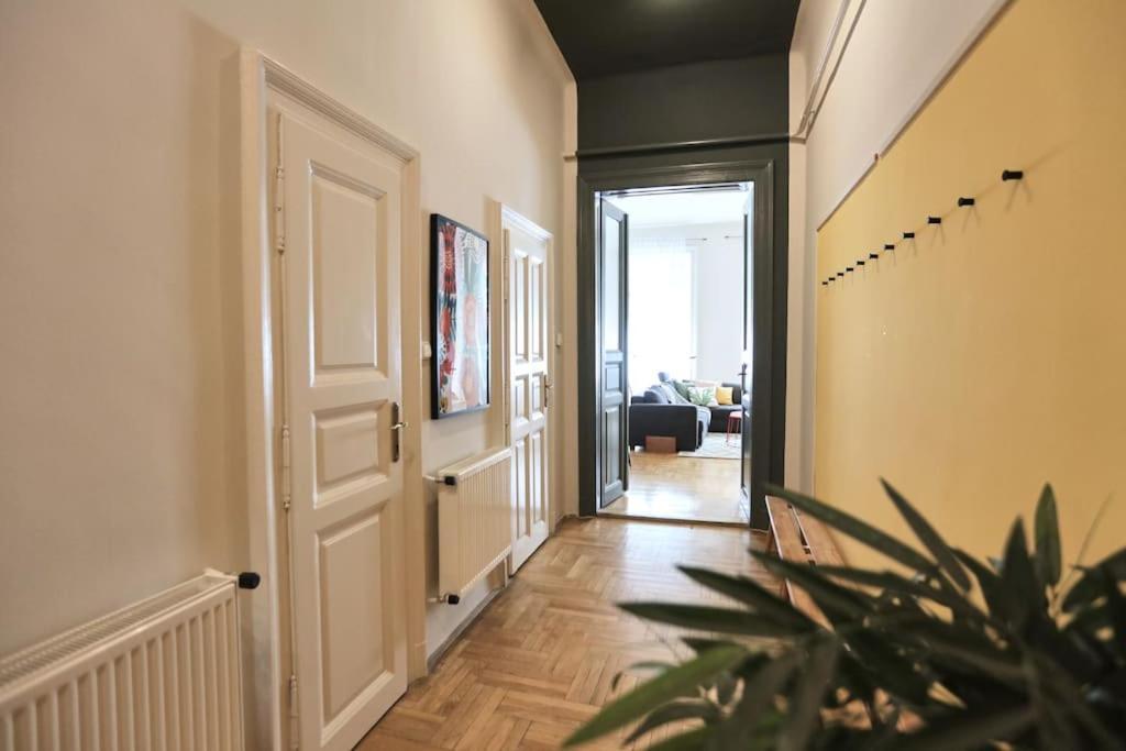 Unwind In Style W Sauna Dsgn 2Br Home Budapest Luaran gambar